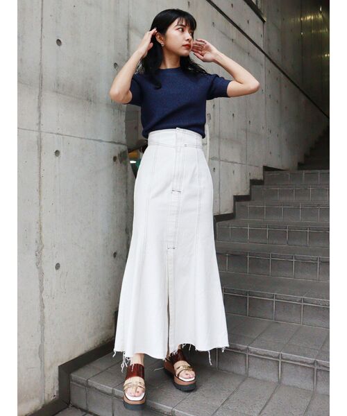 MURUA（ムルーア）の「マーメイドデニムスカート（デニムスカート・レディース・インディゴブルー/アイボリー・2/1）」の11枚目の写真