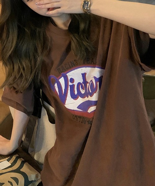 Chaco closet(チャコ クローゼット)の「オーバーサイズVictoryロゴプリントTシャツ(Tシャツ/カットソー・レディース・杢グレー/ホワイト/ブラウン・FREE)」の20枚目の写真