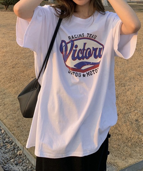 Chaco closet(チャコ クローゼット)の「オーバーサイズVictoryロゴプリントTシャツ(Tシャツ/カットソー・レディース・杢グレー/ホワイト/ブラウン・FREE)」の8枚目の写真