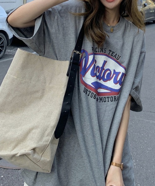 Chaco closet(チャコ クローゼット)の「オーバーサイズVictoryロゴプリントTシャツ(Tシャツ/カットソー・レディース・杢グレー/ホワイト/ブラウン・FREE)」の15枚目の写真