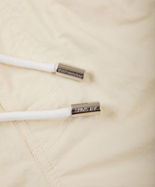 SUNS by #Re:room(サンズバイリルーム)の「4カラーラインボードショーツ(水着・メンズ・クリーム/ブラック・SMALL/MEDIUM/LARGE)」の8枚目の写真