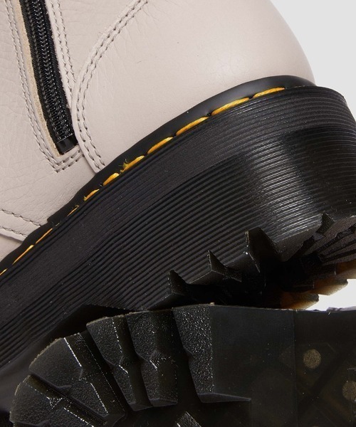Dr. Martens（ドクターマーチン）の「Dr.Martens/ドクターマーチン/JADON III 8 ホール ブーツ（ブーツ・メンズ・グレー・8/9/10）」の8枚目の写真