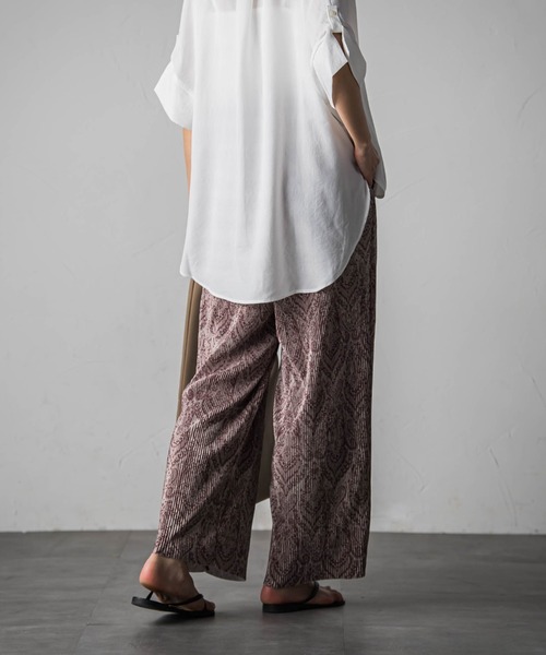 socolla（ソコラ）の「ペイズリー柄プリーツパンツ（その他パンツ・レディース・チャコールグレー/キャメル・M）」の6枚目の写真