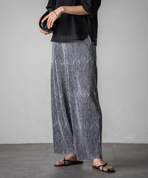 socolla（ソコラ）の「ペイズリー柄プリーツパンツ（その他パンツ・レディース・チャコールグレー/キャメル・M）」の19枚目の写真