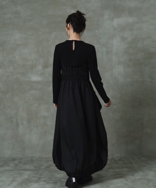 LEANN MOMENT（リーンモーメント）の「Gather layered dress（ワンピース・レディース・ブラック/カーキ・SMALL/MEDIUM）」の4枚目の写真