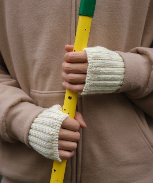 LEUCHTFEUER(ロイフトフォイヤー)の「GLOVES FINGERLESS(手袋・メンズ・レッド/ナチュラル/グリーン系その他/ブルー系その他/ブラック・FREE)」の3枚目の写真