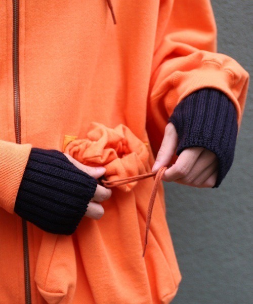 LEUCHTFEUER(ロイフトフォイヤー)の「GLOVES FINGERLESS(手袋・メンズ・レッド/ナチュラル/グリーン系その他/ブルー系その他/ブラック・FREE)」の2枚目の写真
