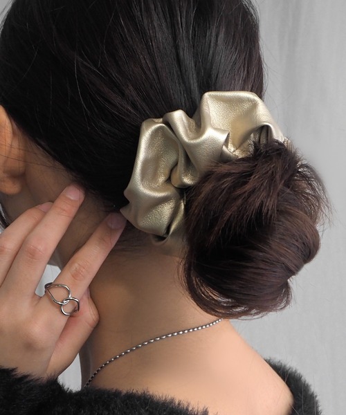 minia(ミニア)の「メタリックシュシュ(シュシュ・レディース・シルバー/ブラック/ゴールド・FREE)」の3枚目の写真