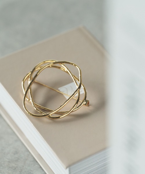 un dix cors(アンディコール)の「サークルウェーブブローチ(ブローチ/コサージュ・レディース・ゴールド・FREE)」の3枚目の写真