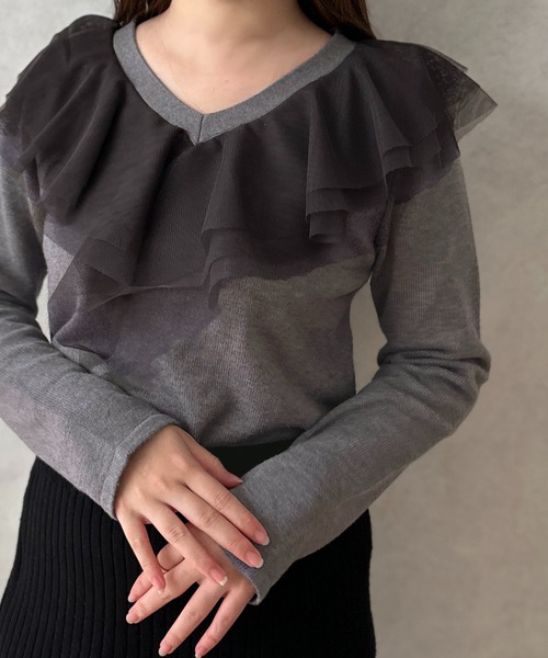 apres jour clair(アプレジュールクレア)の「【apres jour clair】チュールフリルニット【ZOZOTOWN限定アイテム】(ニット/セーター・レディース・アイボリー/ブラウン系その他/グレー・X-LARGE/フリー)」の2枚目の写真