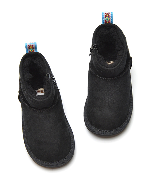 こども ビームス(コドモビームス)の「PONY GO ROUND×こども ビームス / 別注 15 シープスキン風 ショート ブーツ (13~18cm)(ブーツ・キッズ・ブラック・17cm/13cm/14cm/15cm/16cm/18cm)」の2枚目の写真