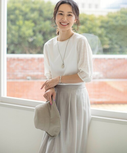 J.PRESS(ジェイプレス)の「【WEB限定カラーあり】スムースジャージー 刺繍スリーブ カットソー(Tシャツ/カットソー・レディース・ネイビー系/ホワイト系/ベージュ系/ふじ色系/イエロー系・MEDIUM/LARGE)」の21枚目の写真