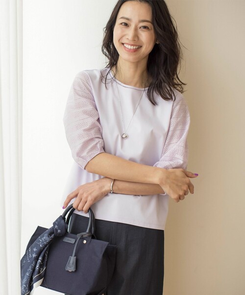 J.PRESS(ジェイプレス)の「【WEB限定カラーあり】スムースジャージー 刺繍スリーブ カットソー(Tシャツ/カットソー・レディース・ネイビー系/ホワイト系/ベージュ系/ふじ色系/イエロー系・MEDIUM/LARGE)」の16枚目の写真