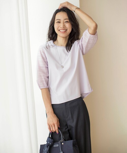 J.PRESS(ジェイプレス)の「【WEB限定カラーあり】スムースジャージー 刺繍スリーブ カットソー(Tシャツ/カットソー・レディース・ネイビー系/ホワイト系/ベージュ系/ふじ色系/イエロー系・MEDIUM/LARGE)」の15枚目の写真