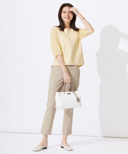 J.PRESS(ジェイプレス)の「【WEB限定カラーあり】スムースジャージー 刺繍スリーブ カットソー(Tシャツ/カットソー・レディース・ネイビー系/ホワイト系/ベージュ系/ふじ色系/イエロー系・MEDIUM/LARGE)」の11枚目の写真