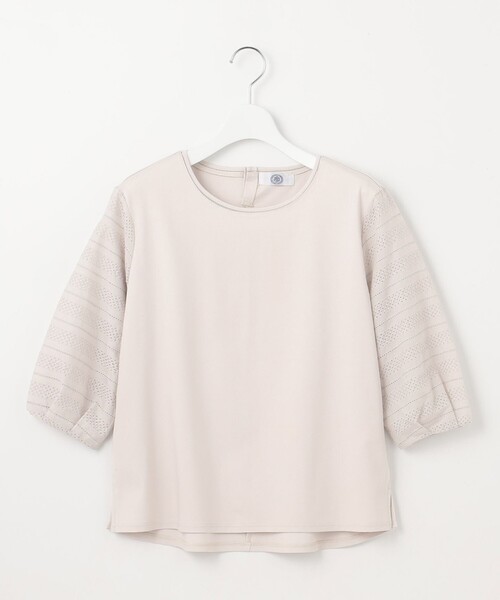 J.PRESS(ジェイプレス)の「【WEB限定カラーあり】スムースジャージー 刺繍スリーブ カットソー(Tシャツ/カットソー・レディース・ネイビー系/ホワイト系/ベージュ系/ふじ色系/イエロー系・MEDIUM/LARGE)」の8枚目の写真