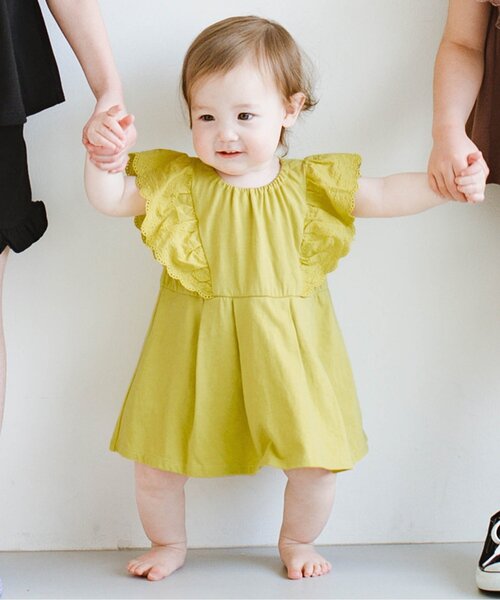 p.premier（ピードットプルミエ）の「レース使いフリルワンピースロンパース（ロンパース・キッズ・ブラウン/ピンク/イエロー/グリーン・60/80/70）」の3枚目の写真