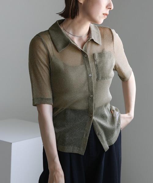 select MOCA（セレクトモカ）の「【ZOZO限定】ラメシアーハーフスリーブシャツ（シャツ/ブラウス・レディース・グレー/シルバー/グレイッシュベージュ/カーキ・FREE）」の4枚目の写真
