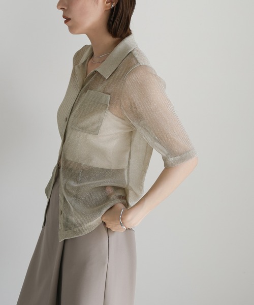 select MOCA（セレクトモカ）の「【ZOZO限定】ラメシアーハーフスリーブシャツ（シャツ/ブラウス・レディース・グレー/シルバー/グレイッシュベージュ/カーキ・FREE）」の21枚目の写真