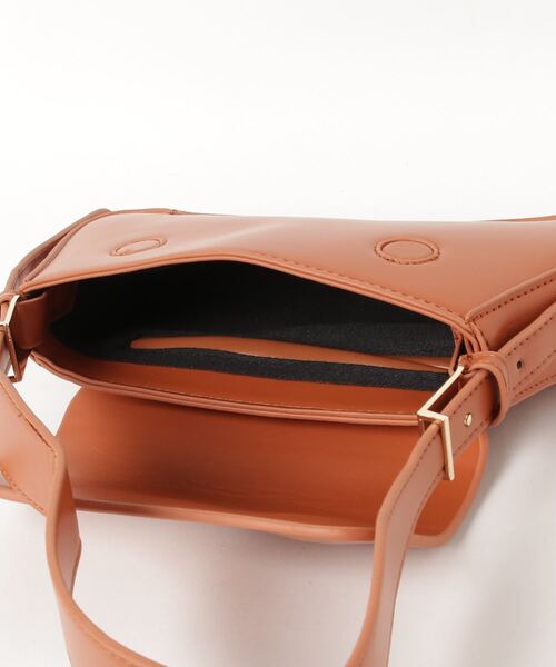 HIKA（ヒカ）の「【HIKA】フェイクレザー肩掛けハンドBAG（ハンドバッグ・レディース・ブラック/ブラウン/シルバー・FREE）」の6枚目の写真