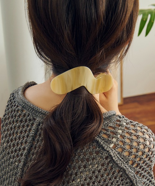 GOLDY（ゴールディ）の「プランプ ウェービー アセチ ヘアー クリップ（バレッタ/ヘアクリップ・レディース・イエロー/ネイビー/ブラウン/ピンク/グリーン/アイボリー/ブルー/グレー・FREE）」の10枚目の写真