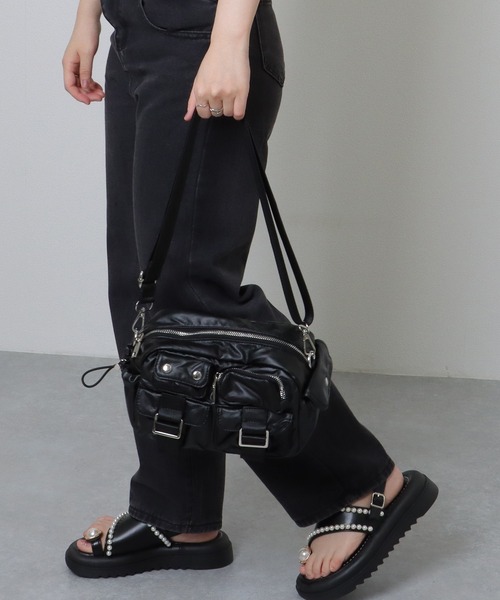 【BERSHKA】スタッズ付きフェイクスエードバッグ 4130/626/712 BERSHKA】スタッズ付きフェイクスエードバッグ 4130/626/712