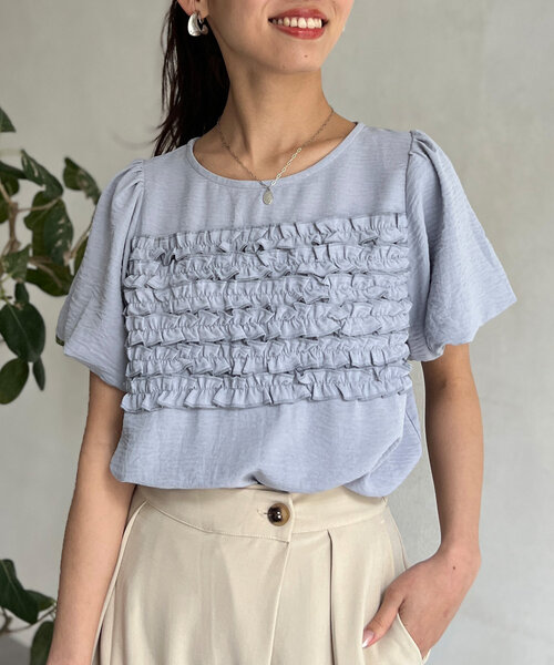 Chez toi（シェトワ）の「胸元フリルチュニックブラウス（シャツ/ブラウス・レディース・オフホワイト/サックスブルー/ブラック・FREE）」の3枚目の写真