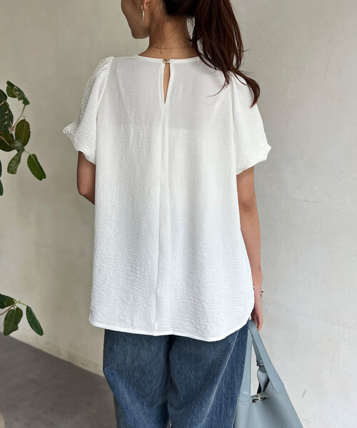 Chez toi（シェトワ）の「胸元フリルチュニックブラウス（シャツ/ブラウス・レディース・オフホワイト/サックスブルー/ブラック・FREE）」の6枚目の写真