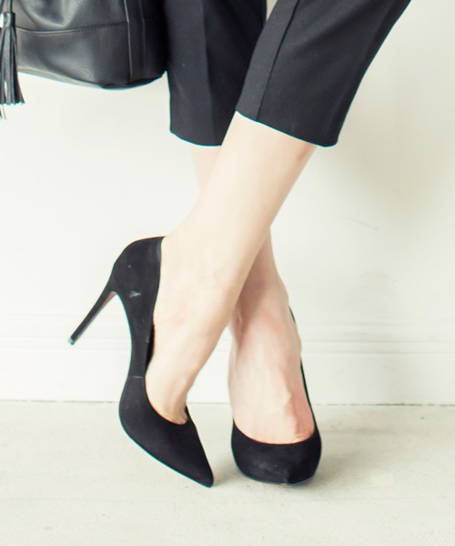 CARRANO（カラーノ）の「【雑誌掲載商品】【CARRANO】スエードプレーンパンプス（パンプス・レディース・ホワイト/オレンジ/ブラック/ベージュ/カーキ・38/37/36）」の2枚目の写真