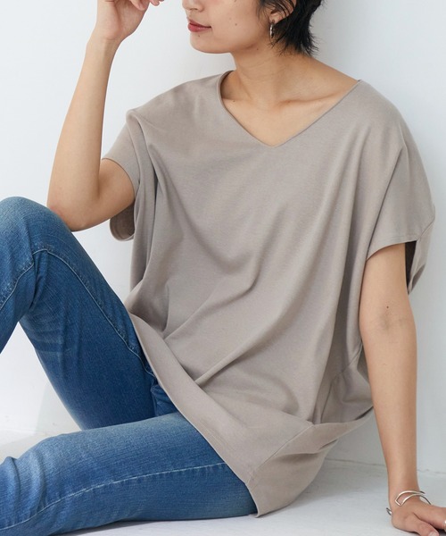 itto...(イット)の「綿100%Vネックドルマンコクーンカットソー(Tシャツ/カットソー・レディース・グレイッシュベージュ/カーキ/モカ・M-L)」の1枚目の写真