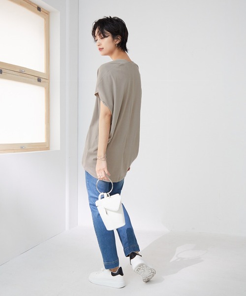 itto...(イット)の「綿100%Vネックドルマンコクーンカットソー(Tシャツ/カットソー・レディース・グレイッシュベージュ/カーキ/モカ・M-L)」の10枚目の写真