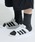 adidas�i�A�f�B�_�X�j�́u�K�[�� �r�[�` �X���C�h / Gazelle Beach Slides �T���_�� / �A�f�B�_�X�I���W�i���X adidas Originals�i�T���_���j�v�b�z���C�g