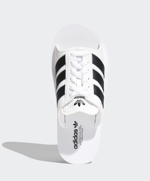 adidas（アディダス）の「ガゼル ビーチ スライド / Gazelle Beach Slides サンダル / アディダスオリジナルス adidas Originals（サンダル・レディース・ベージュ/ホワイト/グリーン/レッド/ブルー/ブラック×ホワイト/ブラック/ピンク/グリーン×ピンク・22.5cm/23.5cm/24.5cm/25.5cm/26.5cm/27.5cm/28.5cm/29.5cm/30.5cm）」の16枚目の写真