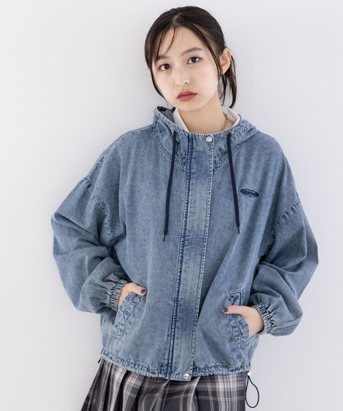 repipi armario(レピピ アルマリオ)の「デニムフードマンパ(マウンテンパーカー・キッズ・ブラック/ブルー・SMALL/LARGE/MEDIUM)」の2枚目の写真