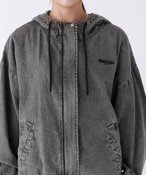 repipi armario(レピピ アルマリオ)の「デニムフードマンパ(マウンテンパーカー・キッズ・ブラック/ブルー・SMALL/LARGE/MEDIUM)」の10枚目の写真