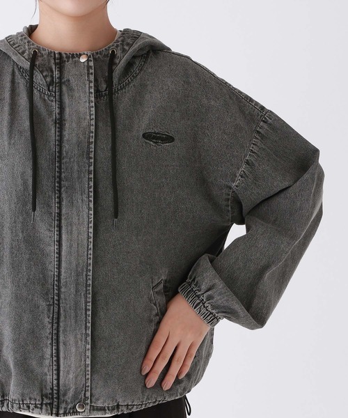 repipi armario(レピピ アルマリオ)の「デニムフードマンパ(マウンテンパーカー・キッズ・ブラック/ブルー・SMALL/LARGE/MEDIUM)」の11枚目の写真