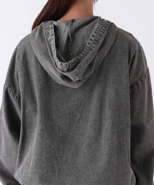 repipi armario(レピピ アルマリオ)の「デニムフードマンパ(マウンテンパーカー・キッズ・ブラック/ブルー・SMALL/LARGE/MEDIUM)」の14枚目の写真