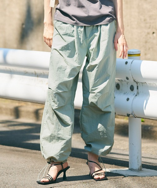 coca(coca)(コカ)の「【WEB限定】ナイロンパラシュートパンツ(その他パンツ・レディース・チャコール/ブラック/ライトブルー/ライトグリーン/ライトベージュ・L/M/S)」の5枚目の写真