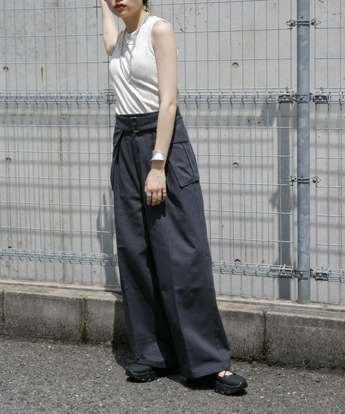 KBF(ケイビーエフ)の「チノタックWIDEパンツ(その他パンツ・レディース・チャコールグレー/ベージュ・36/38)」の2枚目の写真