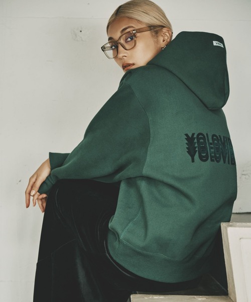 HEREIAM（ヘレイアム）の「【HEREIAM】ユニセックス/ワッペンロゴ裏起毛フーディー（パーカー・レディース・モスグリーン/ブラック/ヘザーグレー/バイオレット・MEDIUM/LARGE）」の12枚目の写真