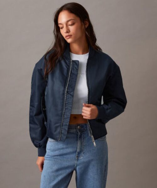 Calvin Klein(カルバン・クライン)の「ボンバージャケット(ナイロンジャケット・レディース・ブラック/ベージュ/ネイビー・L/S/XS/M)」の3枚目の写真