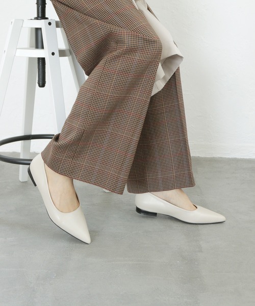 SOROTTO（ソロット）の「ポインテッドトゥパンプス / 7カラー（パンプス・レディース・シルバー/ブラック系その他/ブラック/ベージュ系その他/レオパード/ブラウン/ベージュ・24.0cm/23.5cm/23.0cm/22.5cm/24.5cm）」の4枚目の写真