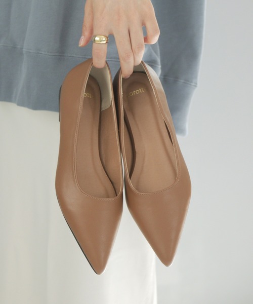 SOROTTO（ソロット）の「ポインテッドトゥパンプス / 7カラー（パンプス・レディース・シルバー/ブラック系その他/ブラック/ベージュ系その他/レオパード/ブラウン/ベージュ・24.0cm/23.5cm/23.0cm/22.5cm/24.5cm）」の3枚目の写真