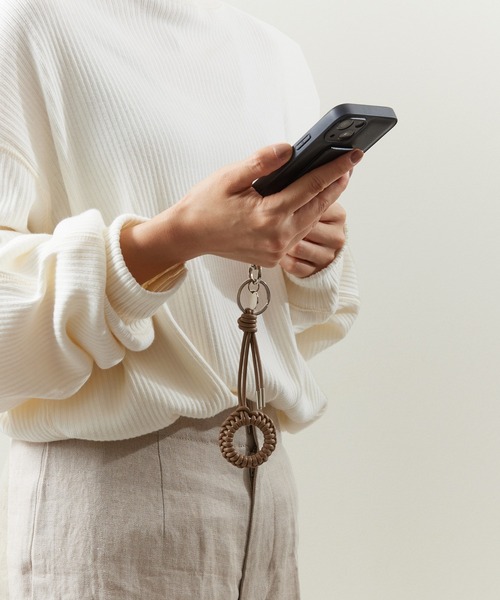 And A（アンドエー）の「ITTI イッチ / CRISTY KNOT FINGER CIRCLE CHARM / RAPTO JP クリスティノットサークルチャームフィンガーストラップ / ITTI-GOODS-070（スマホグッズ・メンズ・アイボリー/グレイッシュベージュ/ブラック・FREE）」の19枚目の写真