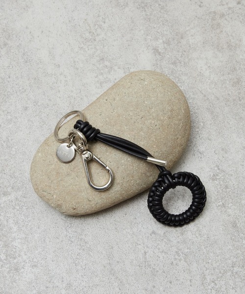 And A（アンドエー）の「ITTI イッチ / CRISTY KNOT FINGER CIRCLE CHARM / RAPTO JP クリスティノットサークルチャームフィンガーストラップ / ITTI-GOODS-070（スマホグッズ・メンズ・アイボリー/グレイッシュベージュ/ブラック・FREE）」の6枚目の写真