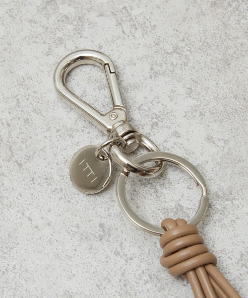 And A（アンドエー）の「ITTI イッチ / CRISTY KNOT FINGER CIRCLE CHARM / RAPTO JP クリスティノットサークルチャームフィンガーストラップ / ITTI-GOODS-070（スマホグッズ・メンズ・アイボリー/グレイッシュベージュ/ブラック・FREE）」の22枚目の写真