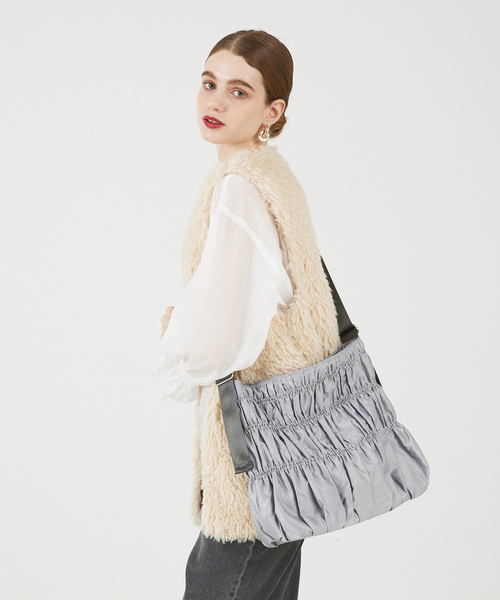 soeur（スール）の「●SOEUR/シャーリングテープショルダー（トートバッグ・レディース・ベージュ/ライトグレー/ブラック・フリー）」の7枚目の写真