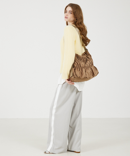 soeur（スール）の「●SOEUR/シャーリングテープショルダー（トートバッグ・レディース・ベージュ/ライトグレー/ブラック・フリー）」の11枚目の写真