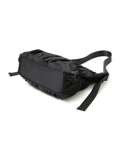 soeur（スール）の「●SOEUR/シャーリングテープショルダー（トートバッグ・レディース・ベージュ/ライトグレー/ブラック・フリー）」の17枚目の写真