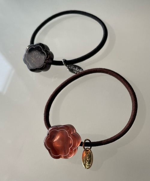 tone（トーン）の「【KuKuLu TOKYO】クラシック モチーフ ポニー（ヘアゴム・レディース・ブラック系その他2/ブラウン系その他/ブラック系その他/ブラウン系その他2・FREE）」の4枚目の写真